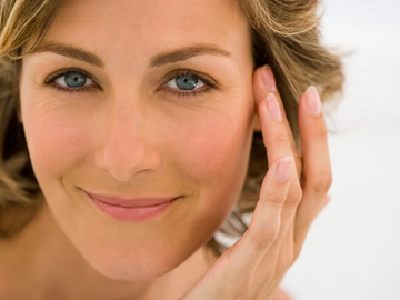 The Best Makeup for Mature Skin: Enhance Your Natural Beauty